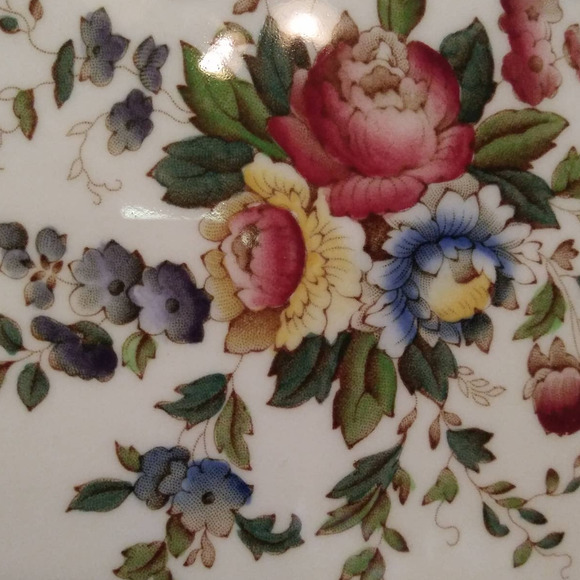 Wedgwood Edme Conway 13in Floral Chop Plate Cream - Picture 9 of 12